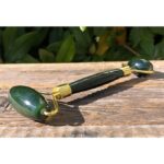 ⁦أداة جاد رولر الأصلي وجوا شا jade roller gua sha set⁩ - الصورة ⁦8⁩