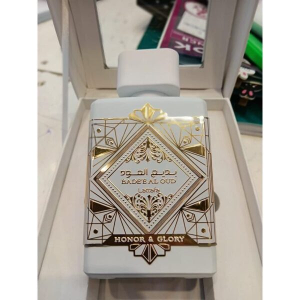 Lattafa Honor and Glory Oud Perfume for Men & Women - Luxurious Arabian Scent with Pineapple & Vanilla Notes - Image 3