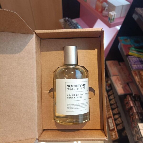 VOLARÉ Society 971 عطر فاخر برائحة الكرز والعود للجنسين - إطلالة أنيقة تدوم طويلاً - Image 4