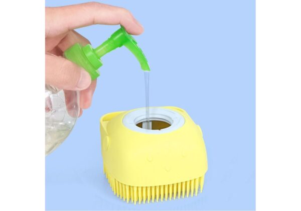 فرشاة استحمام سيليكون مع موزع صابون 2×1 Shower Brush With A Soap Dispenser - Image 2